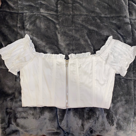 White Fox Boutique Off the Shoulder Crop Top🤍 - Picture 3 of 3